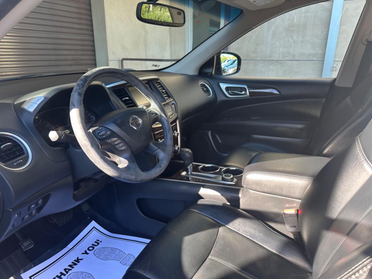 2015 Silver Nissan Pathfinder (5N1AR2MM6FC) , AUTOMATIC transmission, located at 30 S. Berkeley Avenue, Pasadena, CA, 91107, (626) 248-7567, 34.145447, -118.109398 - Photo#5